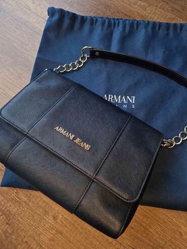 Eynəklər: Çiyin çantası, Armani Exchange, İşlənmiş