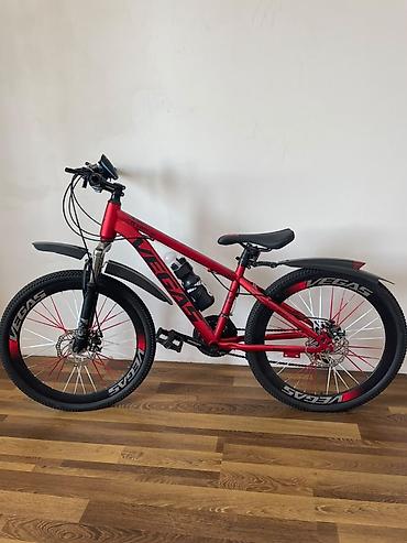 lxtx velosiped: Vegas şəhər/dağ velosipedi - Rəng: mat qırmızı, qara loqo və detallar — 1