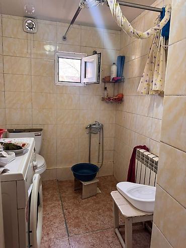 Продажа коттеджей и домов: Продается пол дома в Рабочем городке пер. Яблочный. Дом 1970г at lalafo.kg — 5 Продажа коттеджей и домов: Продается пол дома в Рабочем городке пер. Яблочный. Дом 1970г — 5