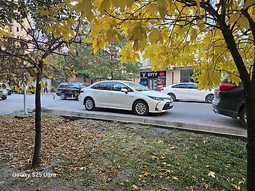 1: Toyota Corolla: 2020 г., 1.8 л, Вариатор, Гибрид, Седан — 1
