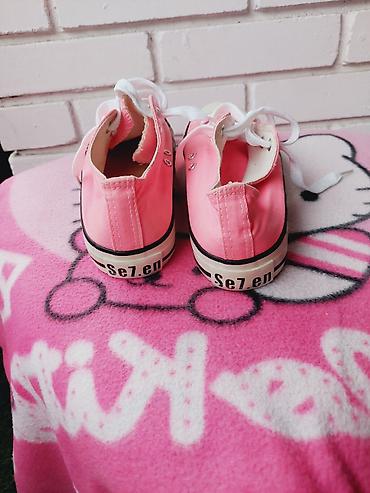 nike patike sa resama: Platnene patike niskog profila u intenzivno roze boji. - Gornjište — 4