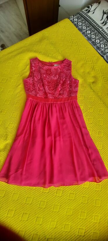 haljine od tila za maturu: M (EU 38), bоја - Crvena, Večernji, maturski, Na bretele