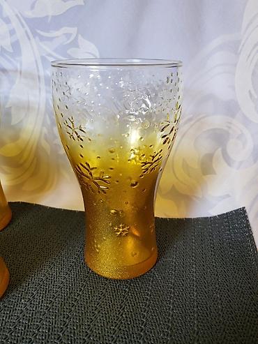 Čaše: Case nove Coca Cola. Case nove,sve na njima odsjaj od — 4