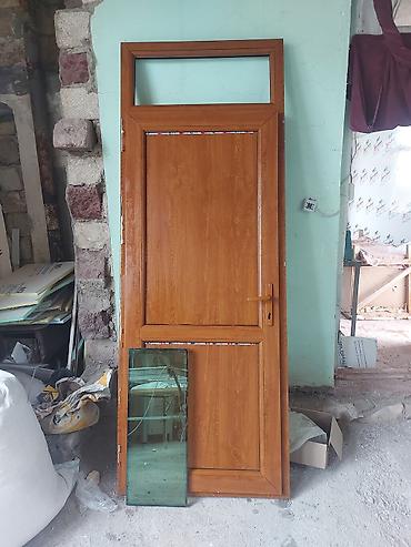 plastik kapı: PVC qapı dəsti – taxta teksturalı, tünd palıd rəngində. - Material — 1