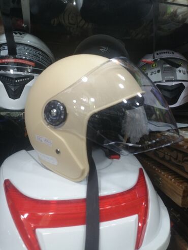 Moto dəbilqələr: 1 ci şəkildəki Moto kaska 29-azn 2 ci və 3cü şəkildəki Moto kaskalar — 8