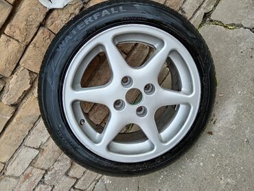 Auto delovi, gume i tjuning: Алумијумске фелне са гумама (185/55) "15, 4х108.
Гуме могу да послуже