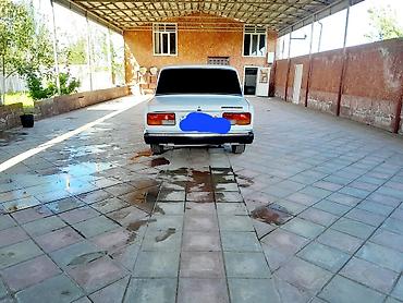 2107 qapı: VAZ 2107, ağ rəng, 4 qapı sedan. Texniki xüsusiyyətlər: - Benzin — 6
