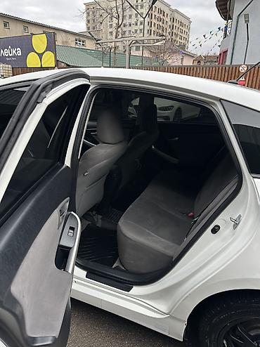 Toyota: Toyota Prius: 2013 г., 1.8 л, Вариатор, Гибрид, Хэтчбэк — 11
