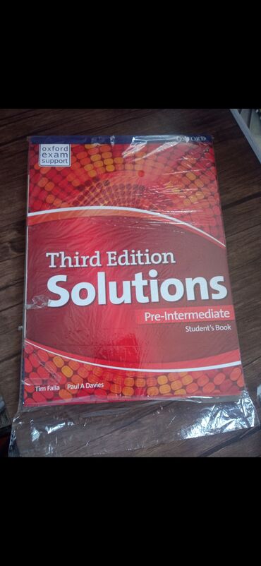 klassik kitab: Third Edition Solutions Pre-intermediate .Alındığı kimidi heç
