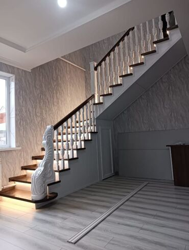 Деревянные лестницы: Стильная деревянная лестница, выполненная в классическом стиле — 49