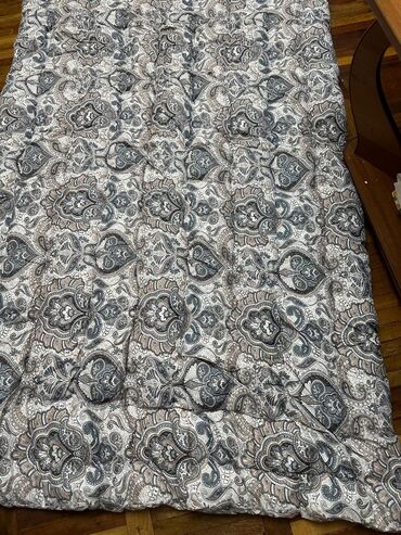 дышащее одеяло: Продаю одеяло синтепон лёгкий новое размер 120/210