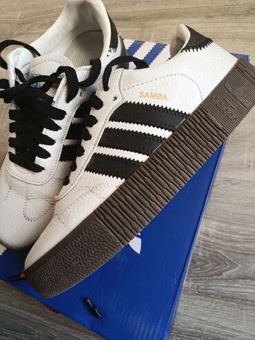 спортивные бриджи мужские: Классические унисекс кроссовки Adidas Samba с низким профилем и белым
