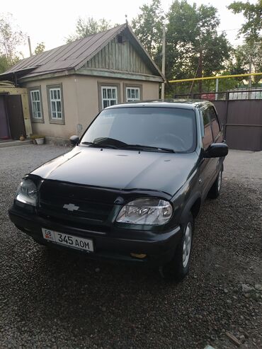 двигатель нива: Chevrolet Niva: 2004 г., 1.7 л, Механика, Бензин, Внедорожник