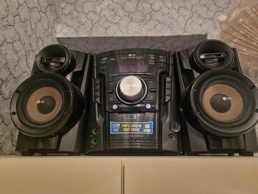 Mikrofonlar: LG ev audio sistemi – model MCD105 Xüsusiyyətlər: - 2 ədəd sabvuferli