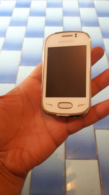Samsung: Samsung GT-S3800W REX70,Sim-Free,radi na svim mrezam i potpuno