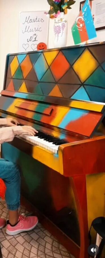 Velosiped ehtiyyat hissələri: Piano yaxşı vəziyyətdədir və çox gözəl rənglənib. Pula ehtiyac olduğu