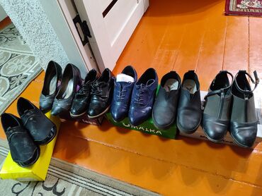 продаю женские туфли: Баары биригип 1500сом,баардыгы бутун 36…37размерлер