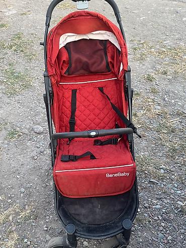 Коляски: 2 коляски за 2000с Коляска Benebaby(в хорошем состоянии),вторая — 2