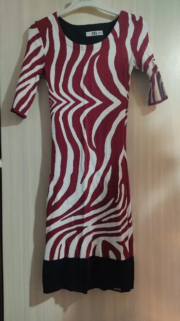 простое платье из трикотажа: Күнүмдүк көйнөк