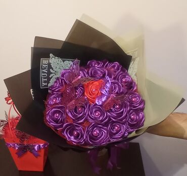 Hədiyyələr: Lentdən solmayan güllər bənövşəyi rəngli, 21 ədədli gül buketi 14 -da lalafo.az — 5 Hədiyyələr: Lentdən solmayan güllər bənövşəyi rəngli, 21 ədədli gül buketi 14 — 5