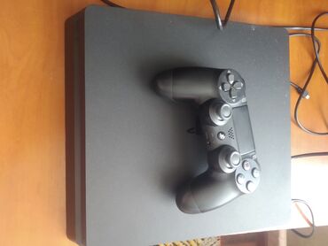 aksessuary dlja ps3 super slim: Срочно продам Ps4 500gb Все документы есть В комплекте: 1 джойстик и