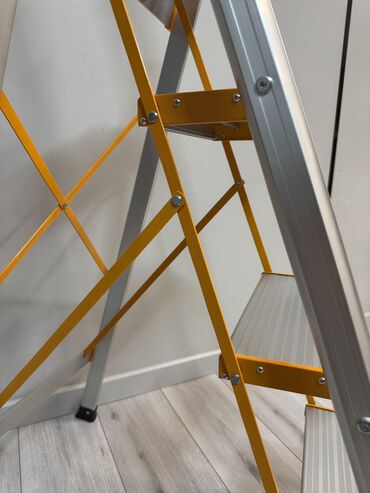 Складные стремянки-лестницы: Складная стремянка-лестница, Материал: Металл, Новый, Для дома, Высота: До 2 м — 11