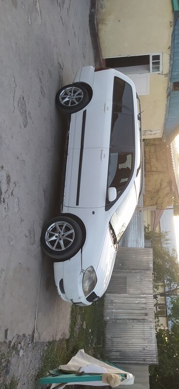 диски на пассат в3: Белый универсал Toyota Corolla Fielder с тонированными задними