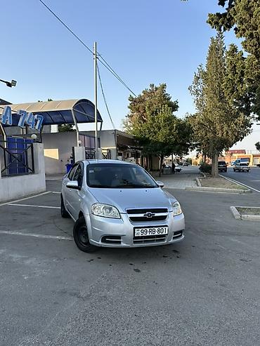 LDV: Satılır: gümüşü rəngli kompakt sedan Mühüm xüsusiyyətlər: - Kuzov: 4 — 7