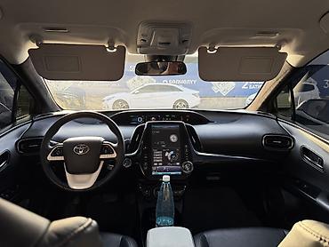 Toyota: Toyota Prius: 2017 г., 1.8 л, Вариатор, Гибрид, Лифтбек — 8