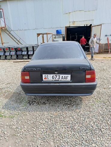 shiny r14 18570: Opel Vectra: 1990 г., 1.6 л, Механика, Бензин, Седан