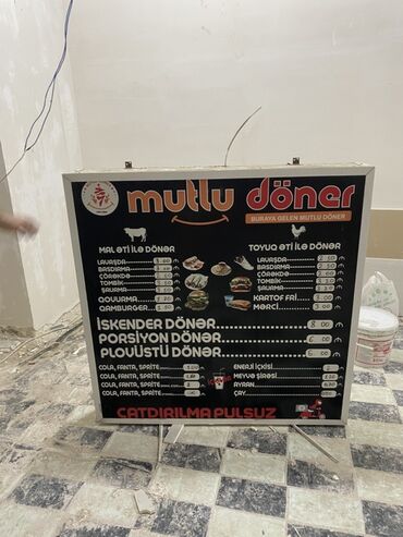 Iran Khodro: Döner üçün menyu lövhəsi, müştərilərə çeşidli dönər və digər yeməkləri