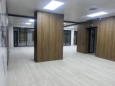 open space: Светлые офисные помещения с панорамным остеклением и современным — 8