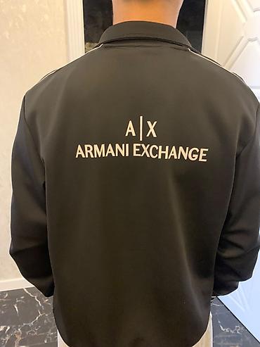 A|X Armani Exchange kişi üst geyimi - Rəng: qara - Dizayn: arxada iri