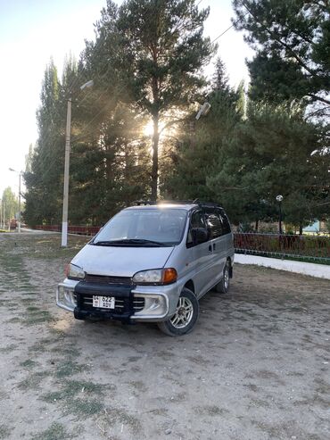 спец транспорт: Mitsubishi Space Gear: 1995 г., 2 л, Механика, Бензин, Вэн/Минивэн