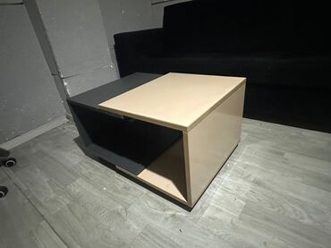 Sifarişlə oturacaqlar: Kvadrat masa, Açılmayan, Təkərsiz, Zəmanətsiz
