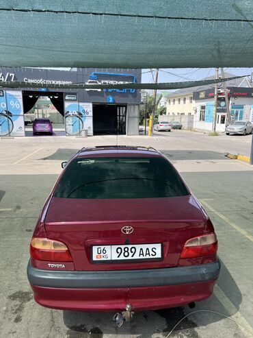 Toyota: Toyota Avensis: 1999 г., 1.6 л, Механика, Бензин, Седан