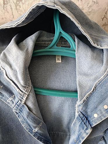 oversize salvar: Cins kapüşonlu üst geyim (XL ölçü) - Material: açıq mavi denim (cins) — 2