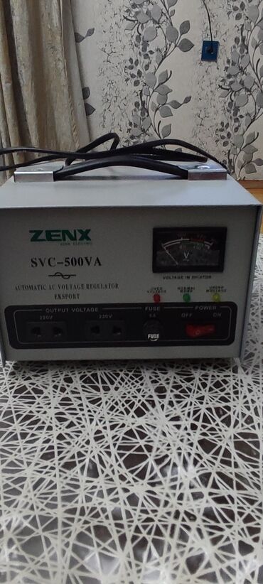 Divar kağızları: ZENX SVC-500VA – Avtomatik AC Gərginlik Tənzimləyicisi - Güc: 500 VA