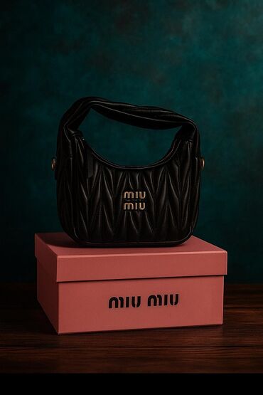 qaqa desti: Əl çantası, Miu Miu, Yeni