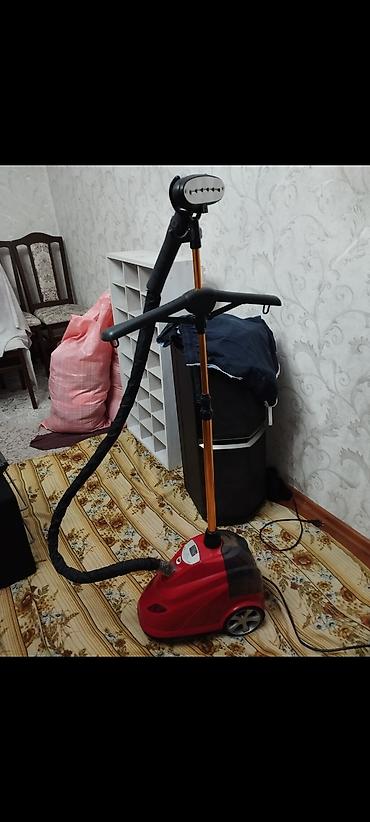 Паровой утюг в хорошем состоянии плюс вешалки 30 штук отдам всё это за
