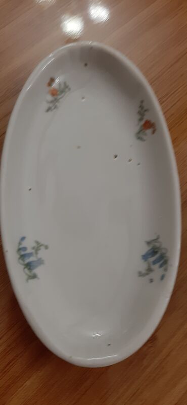 Ev üçün digər mallar: Ağ rəngdə, oval formalı, üzərində kiçik naxışlar olan boşqab — 13