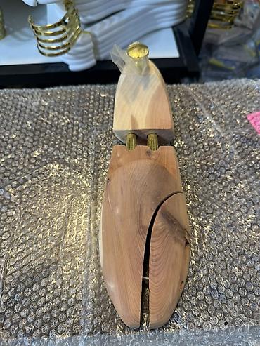 ət otu bitkisi: Təbii ağacdan ayaqqabı qəlibi (shoe tree). Ayaqqabının formasını — 1