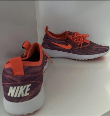 Кроссовки и спортивная обувь: Кроссовки женские Nike. Размер 39