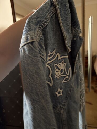 cins pencekler instagram: Cins kurtka, Stradivarius, XS (EU 34), M (EU 38)