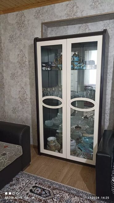 Divanlar: İşlənmiş, Açılan, 2 qapılı Düz dolab, Servant