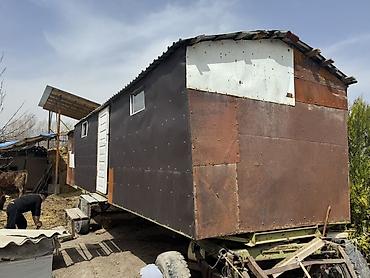 Вагоны: Продается передвижной вагончик. На ходу. Колеса 🛞 хорошие. Дышла есть — 10
