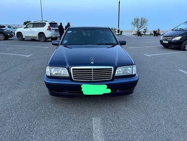 topas sahin: Mercedes-Benz C 200: 2 l | 1999 il Sedan