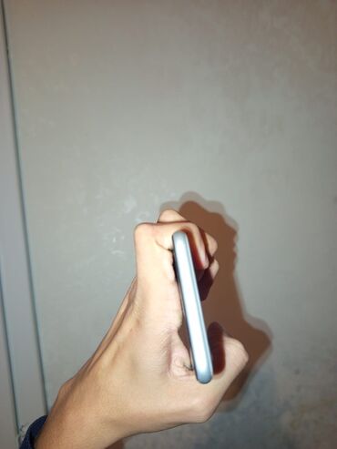 Apple iPhone: IPhone SE 2022, Ağ, Barmaq izi — 6