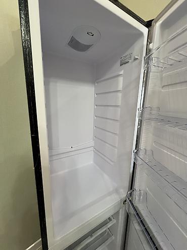 fridge: Двухкамерный холодильник с нижней морозильной. Особенности: - — 7