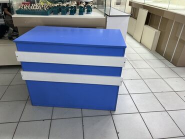 станок для лдсп: Торговая стоика/кассовый стол - Материал: ЛДСП. - Цвет: синий корпус